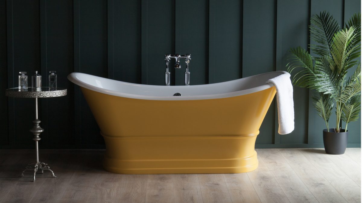 Apollo Classic double ended bath front on view. Bath shown with painted exterior.