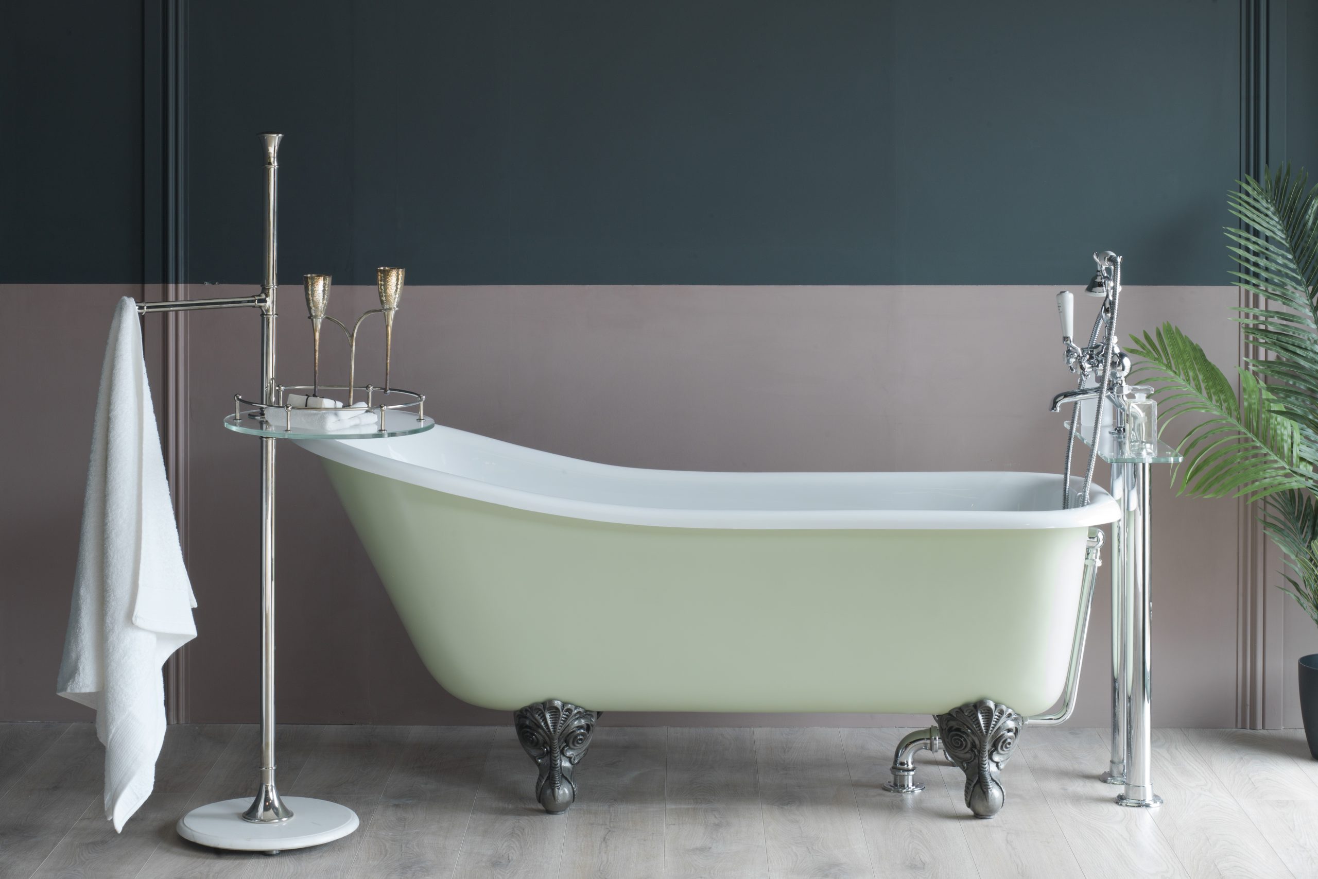Albion's Neptune Slipper Bath in a traditional green colour. All baths can be expertly sprayed to a colour of your choice.
