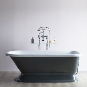 Elegant vintage-style freestanding bathtub with classic chrome fixtures, perfect for luxury bathroom interiors and relaxing baths.