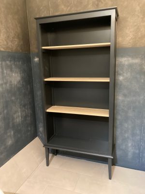 Hamar Linen Cabinet oak shelves 940mm wide